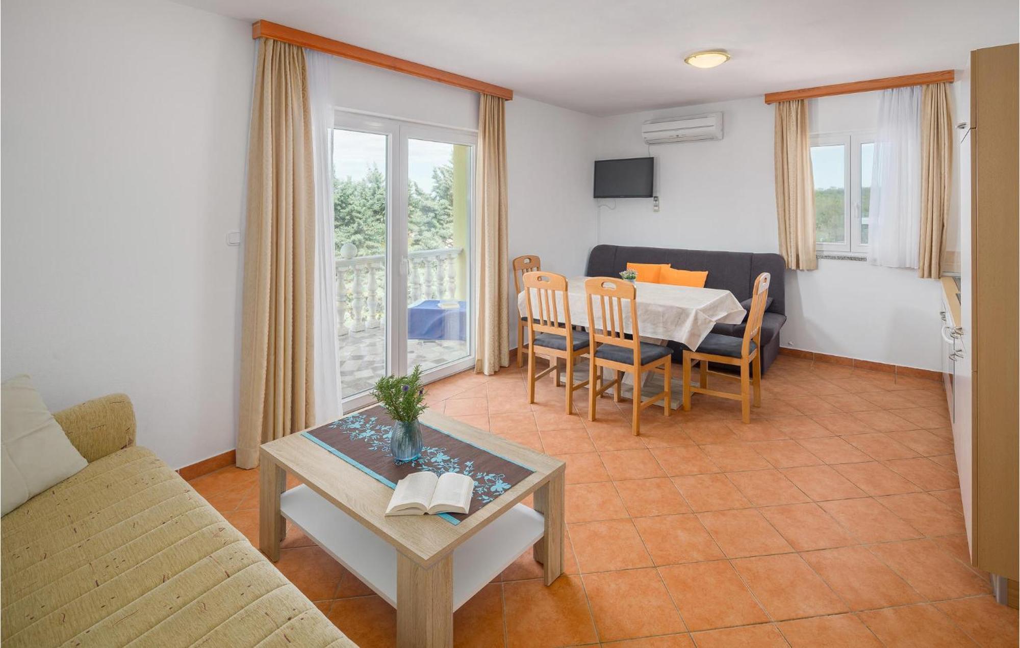 1 Bedroom Beautiful Apartment In Poreč Eksteriør billede