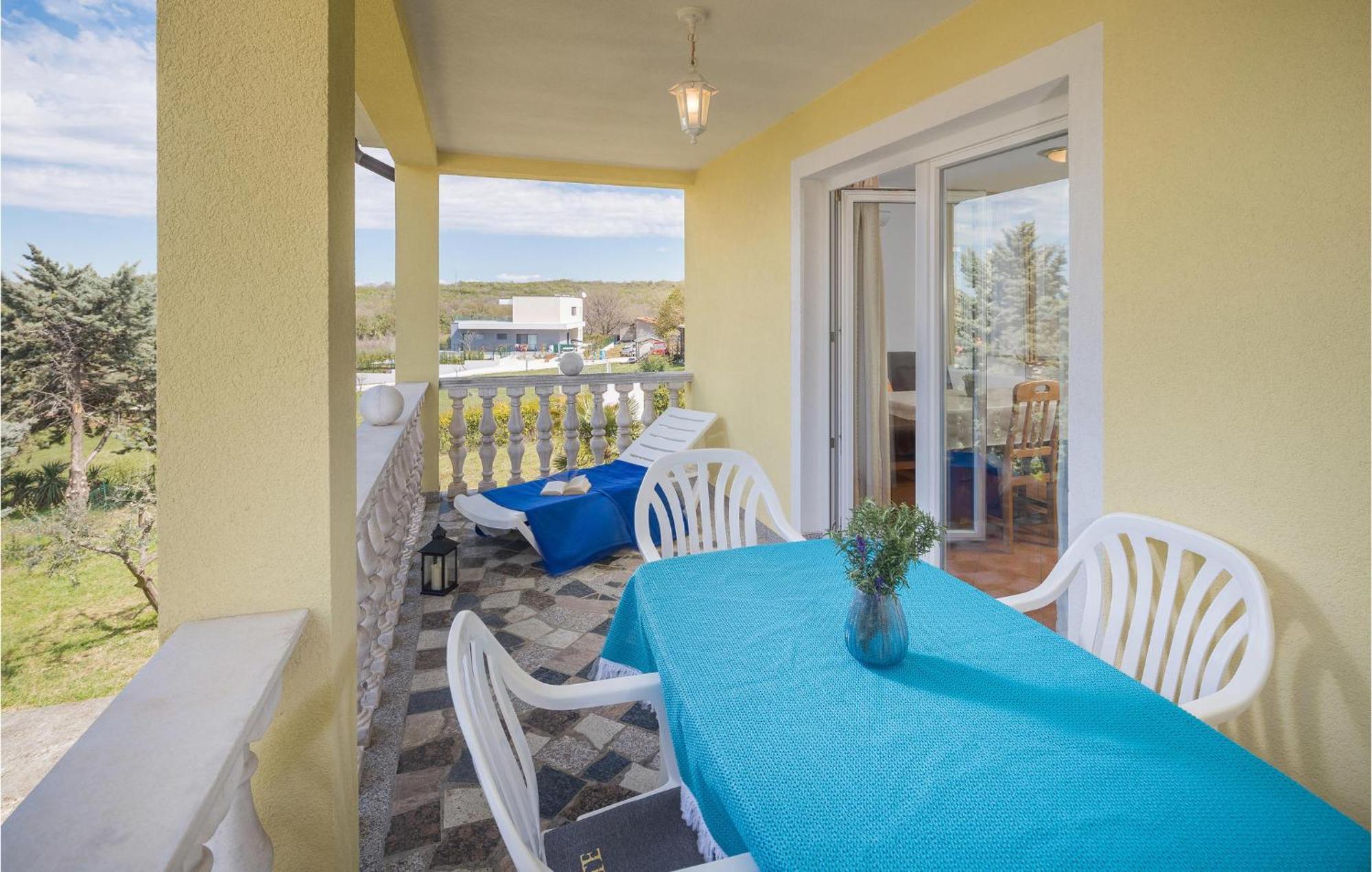 1 Bedroom Beautiful Apartment In Poreč Eksteriør billede