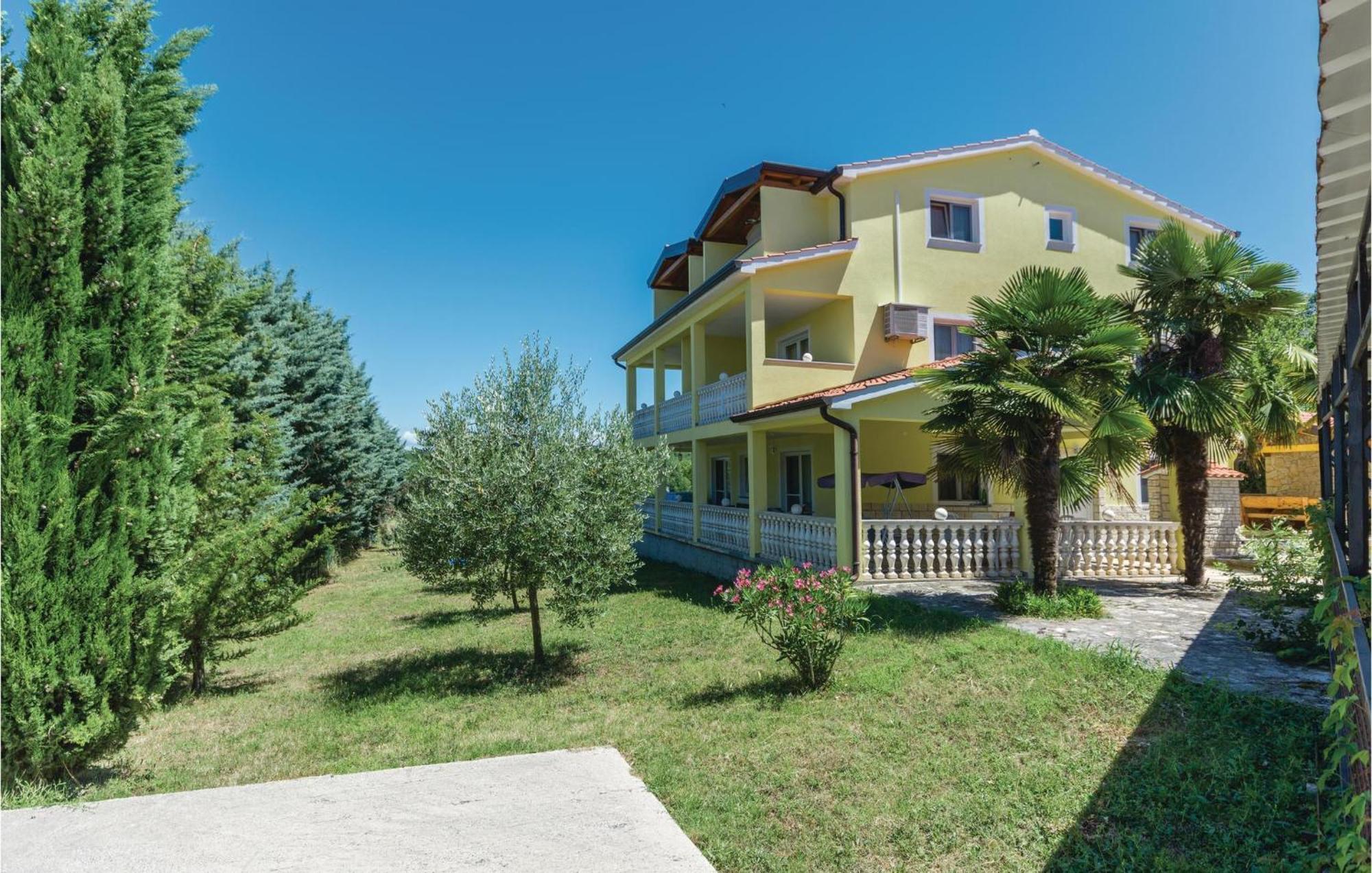 1 Bedroom Beautiful Apartment In Poreč Eksteriør billede