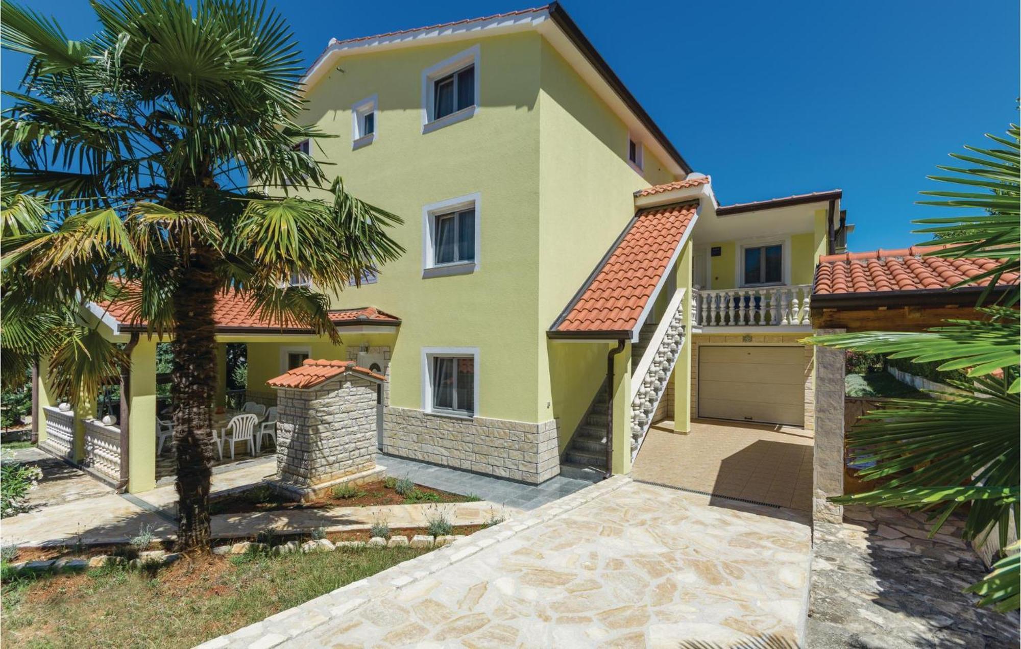 1 Bedroom Beautiful Apartment In Poreč Eksteriør billede