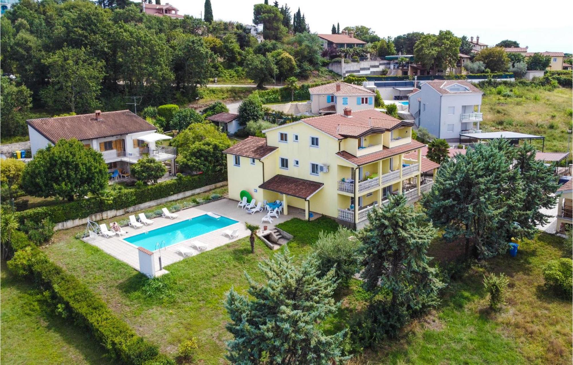 1 Bedroom Beautiful Apartment In Poreč Eksteriør billede
